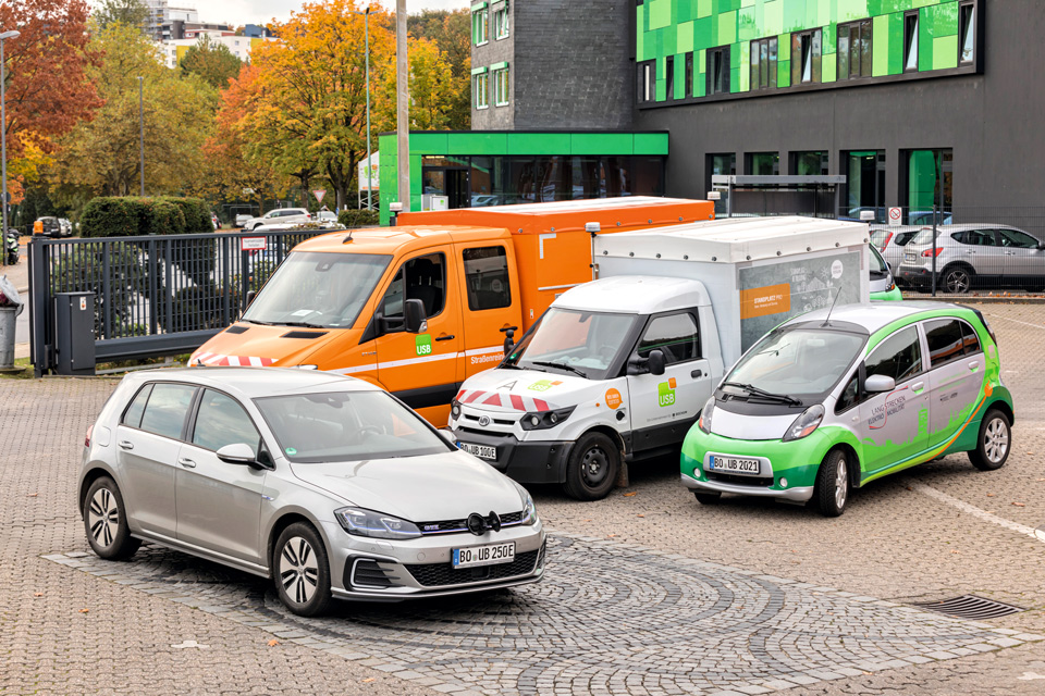 Vier Elektrofahrzeuge des USB Bochum