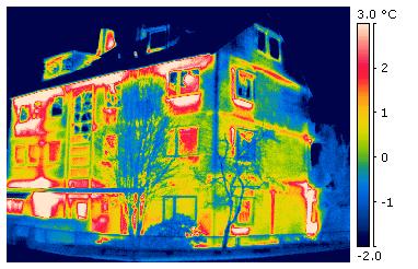 Wärmebildaufnahme eines Hauses Thermografie-Aufnahme