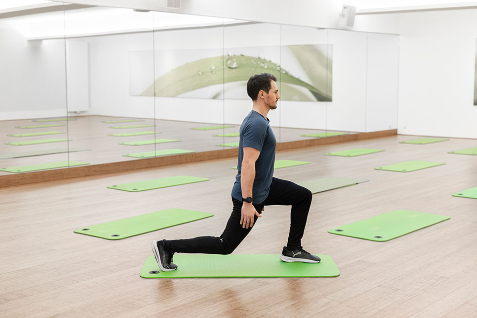 Fitnessübung Ausfallschritt Foto: Marcel Kusch