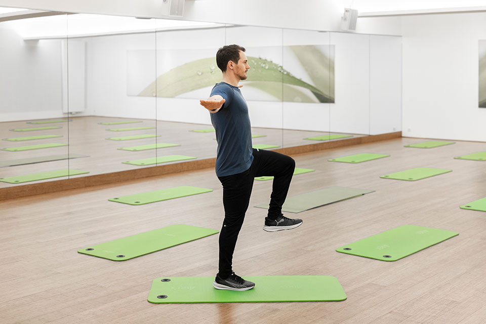 Fitnessübung Einbeinstand Foto: Marcel Kusch