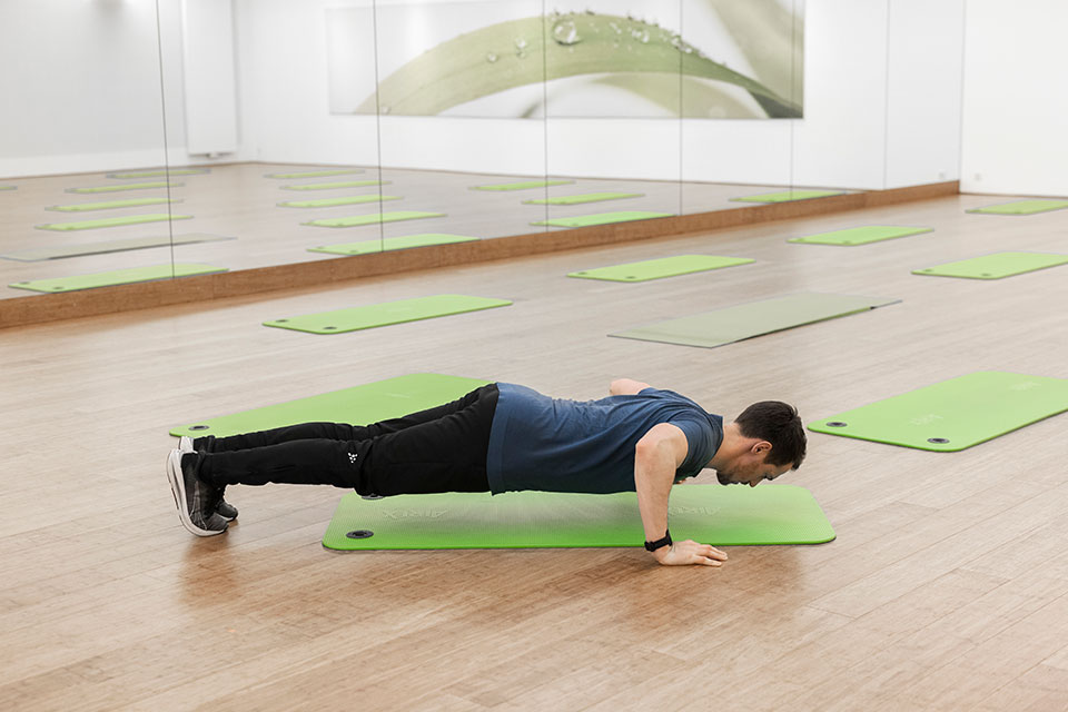 Fitnessübung Liegestütz Foto: Marcel Kusch
