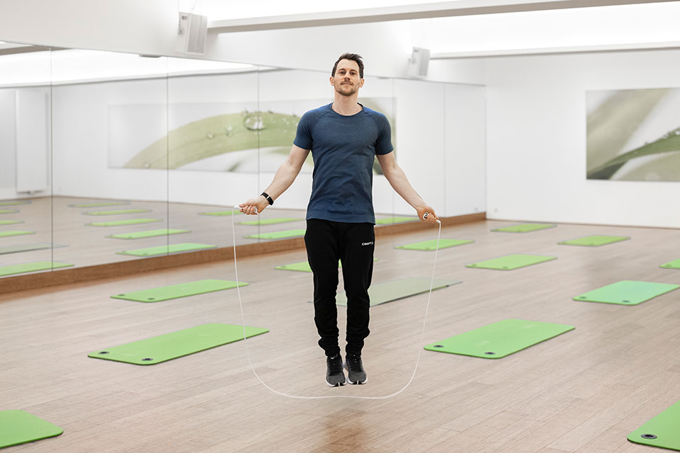 Fitnessübung Seilchenspringen Foto: Marcel Kusch
