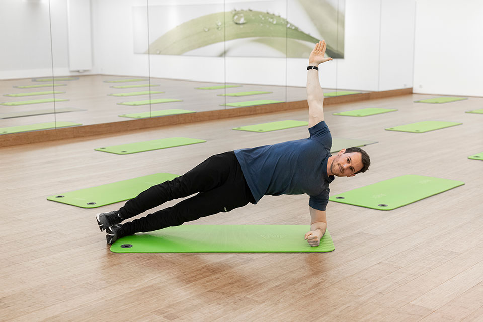 Fitnessübung Seitstütz Foto: Marcel Kusch