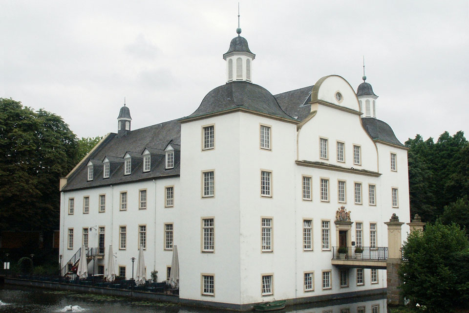Schloss Borbeck in Essen (Foto: Sir Gawain, CC BY-SA 3.0, https://commons.wikimedia.org/w/index.php?curid=286375)
