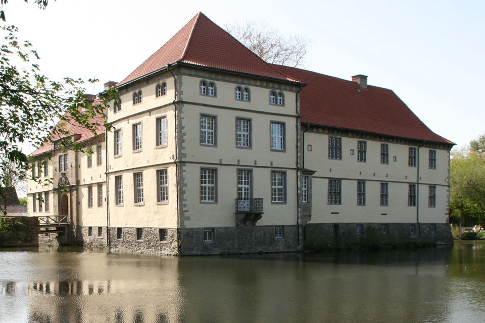 Schloss Strünkede in Herne (Foto: Frank Vincentz - Eigenes Werk, CC BY-SA 3.0, https://commons.wikimedia.org/w/index.php?curid=16902438)
