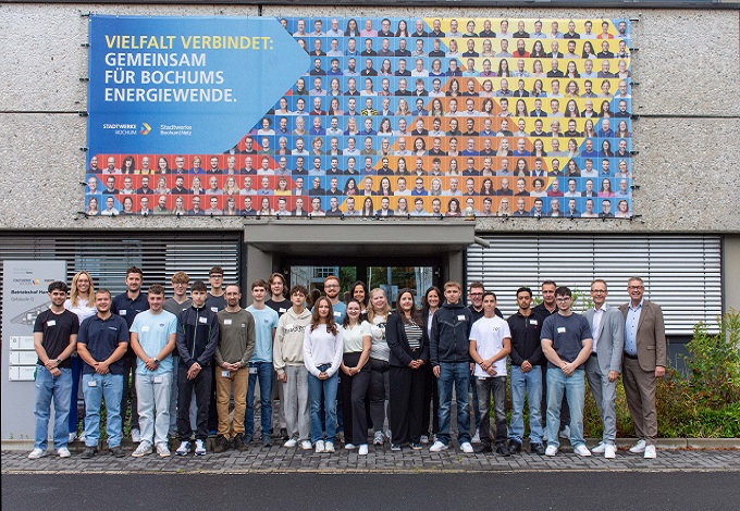 Gruppenfoto der neuen Ausbildenden der Stadtwerke Bochum