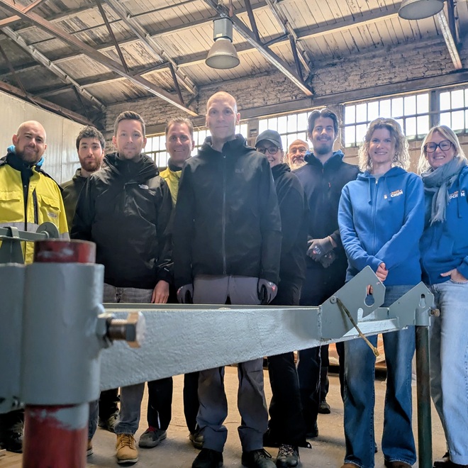 Gruppe von Mitarbeitern der Stadtwerke Bochum in einer Werkhalle